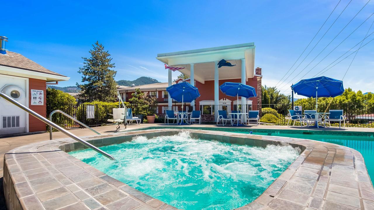 Western 3* Grants Pass